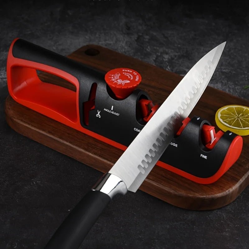 aiguiseur couteau montré avec un couteau dans une fente