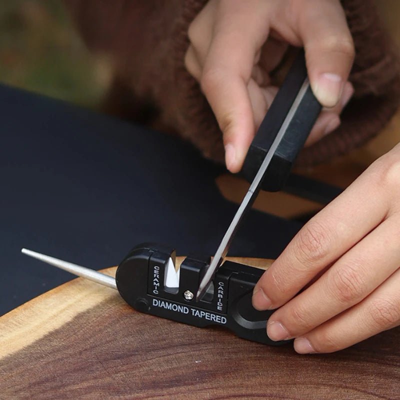 aiguiseur couteau personne affutant un couteau dans un segment
