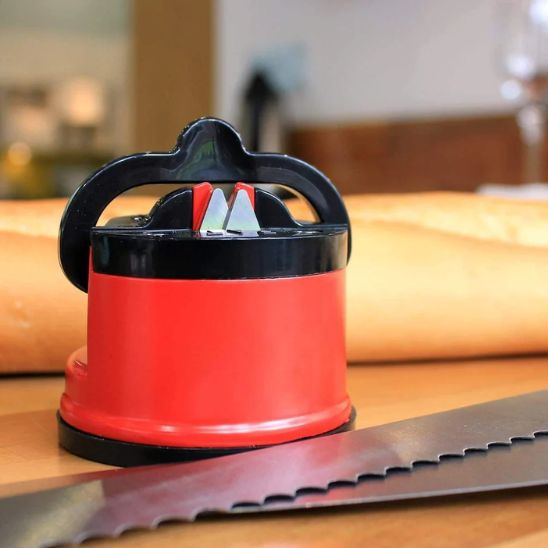 aiguiseur couteau présenté sur une table