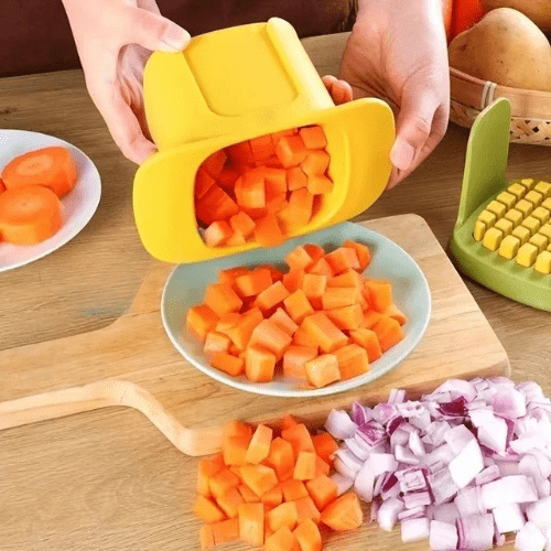 coupe legumes avec des carottes et oignons coués