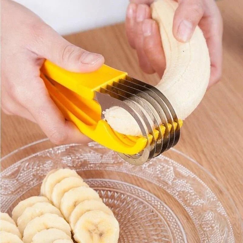 coupe legumes avec des bananes coupées en rondelles
