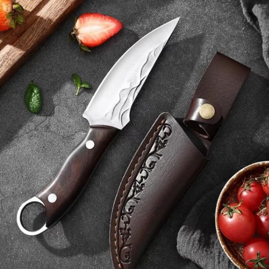 couteau de cuisine présenté avec son étui