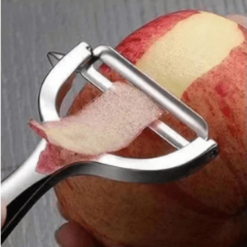 econome épluchage d'une pomme