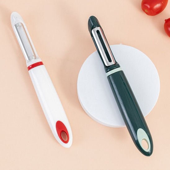 économe posés sur table