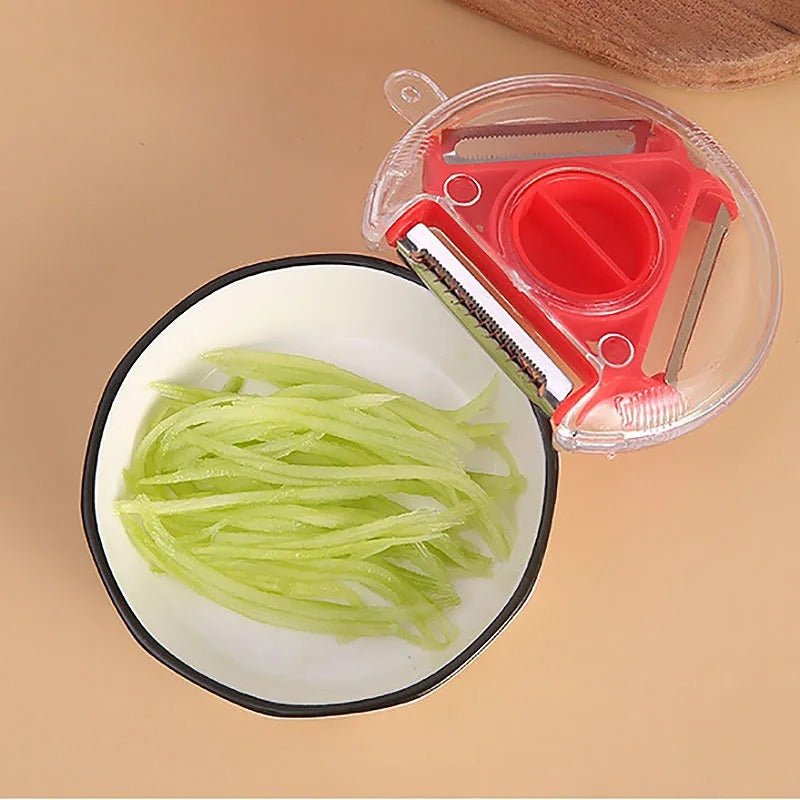 eplucheur avec une assiette de légume râpé devant