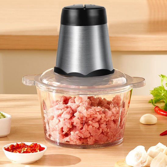 hachoir electrique avec de la viande dans le bol
