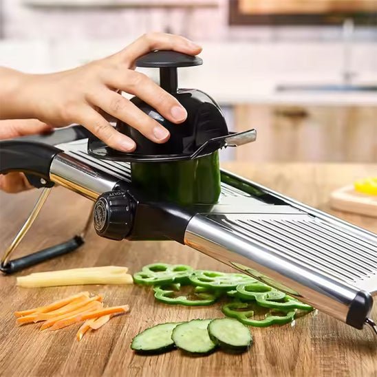 mandoline japonaise découpe d'un concombre