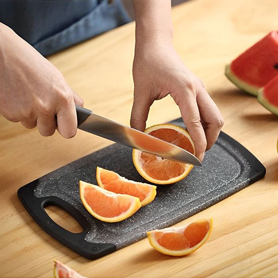 planche à découper découpe 'une orange