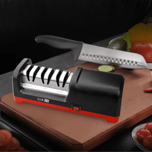 Aiguiseur à couteaux électrique présenté sur table
