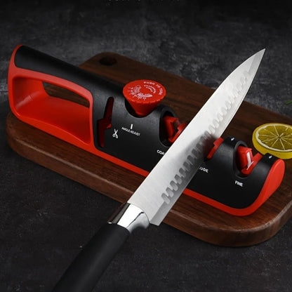 aiguiseur couteau montré avec un couteau dans une fente