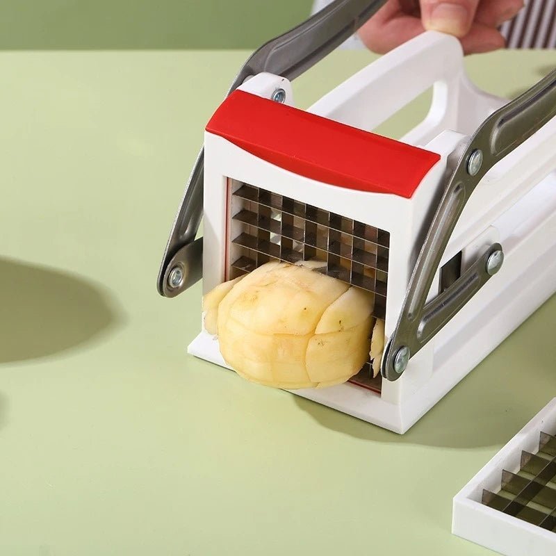 coupe frite présenté avec une pomme de terre