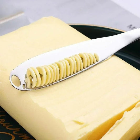 couteau à beurre frottement sur le dessus du beurre 