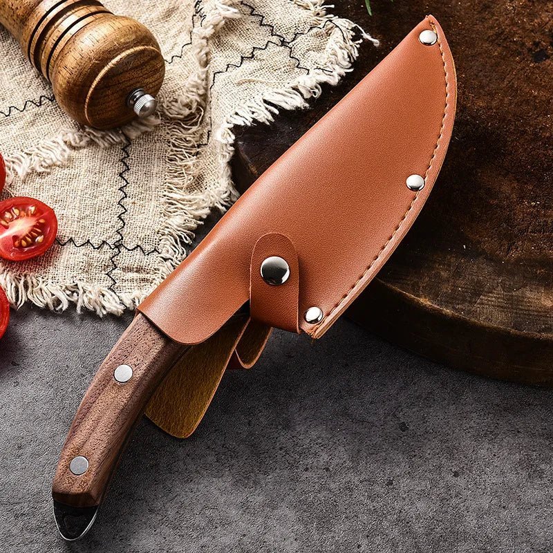 couteau à désosser avec son manche marron emballé dans son étui