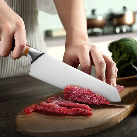 couteau de chef personne coupant de la viande