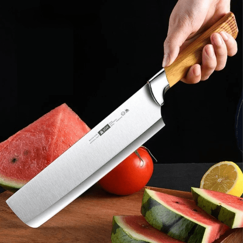  couteau de cuisine personne tenant le couteau