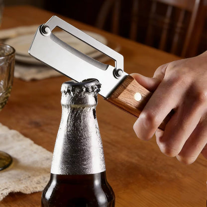 économe avec décapsuleur intégré