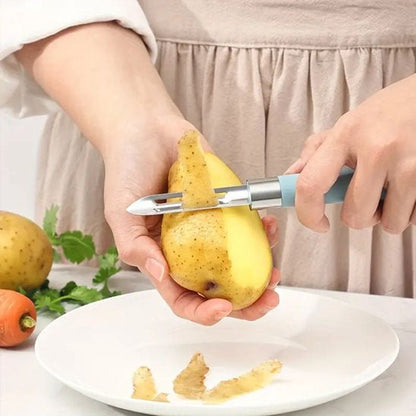 économe femme épluchant une pomme de terre