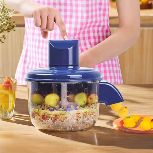 Eplucheur femme pluchant du raisin