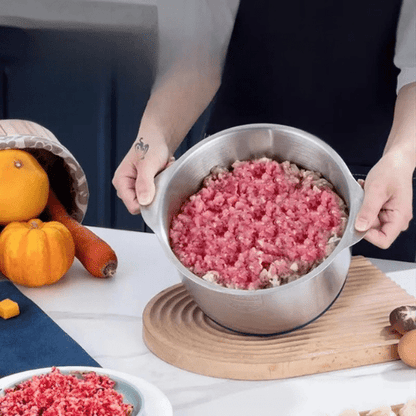 hachoir électrique avec son bol rempli de viande hachée