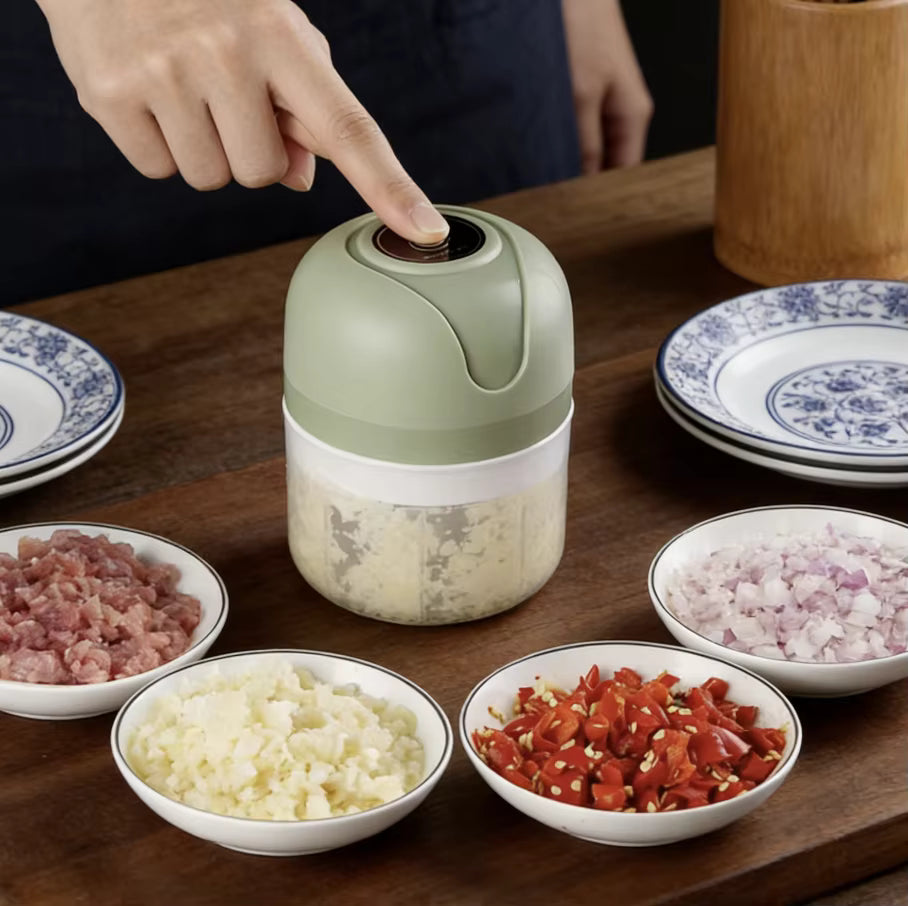 Hachoir électrique Elixa et aliments hachés