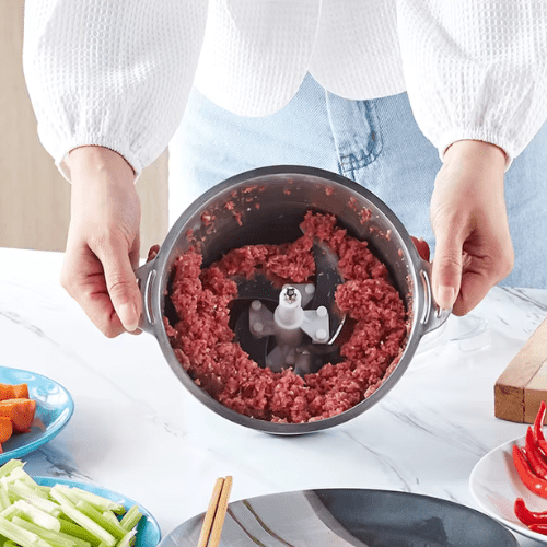 hachoir électrique viande hachée dans le bol