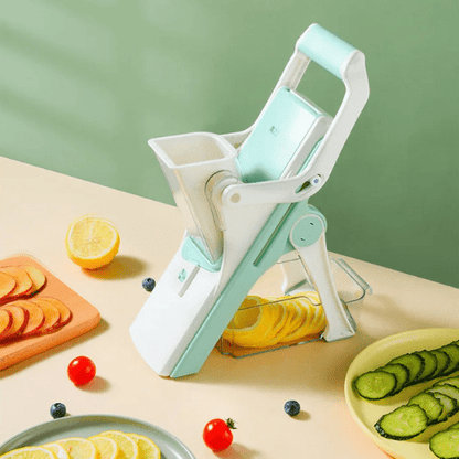 mandoline cuisine présenté avec des aliments tranchés