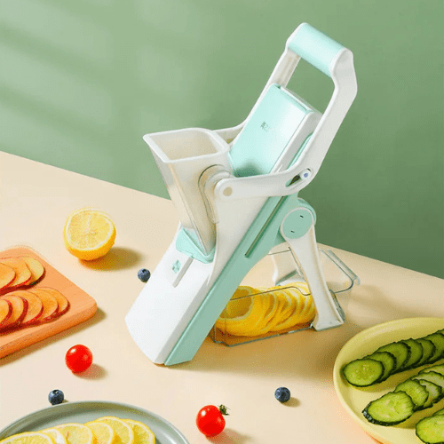 mandoline cuisine présenté avec des aliments tranchés