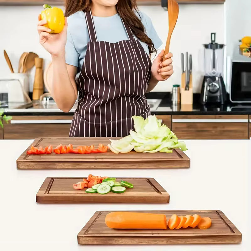 planche à découper bois sur table cuisine