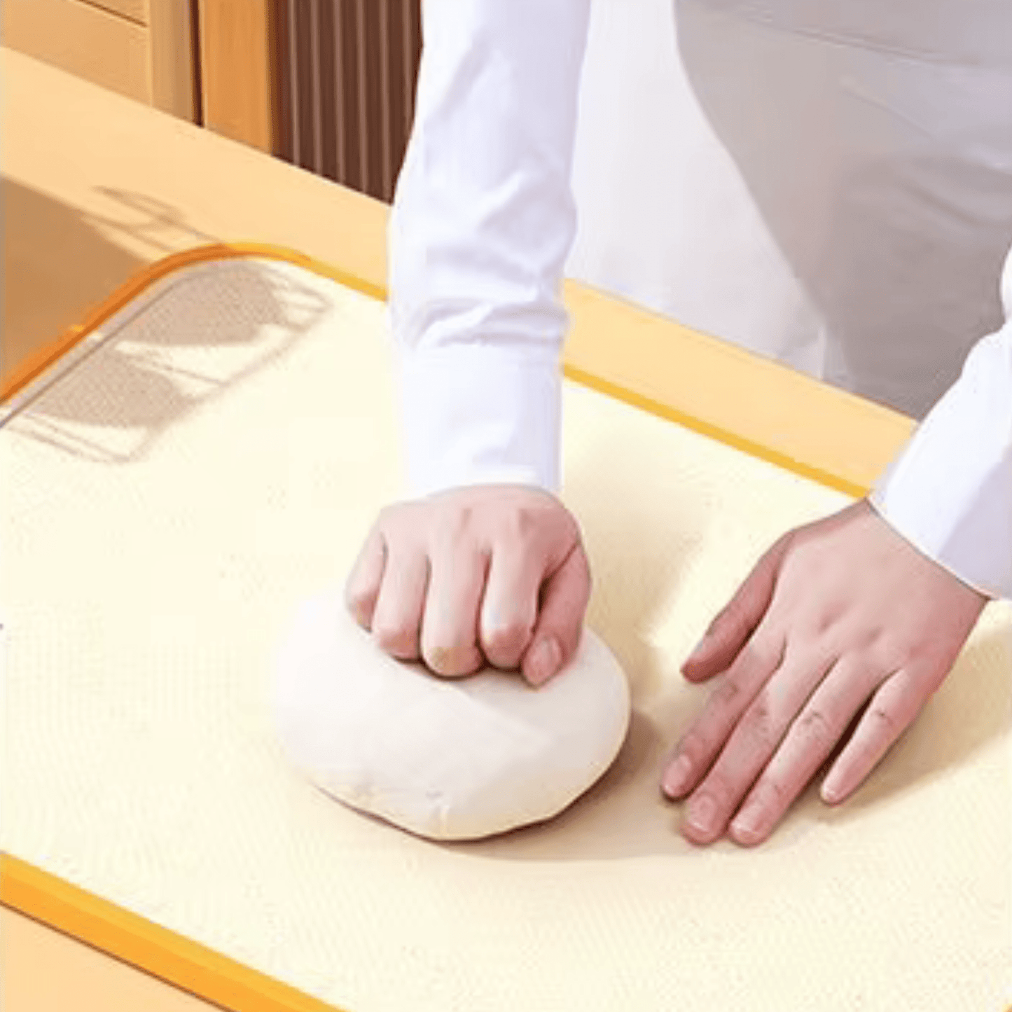 Planche à découper pétrissage de pâte à tarte