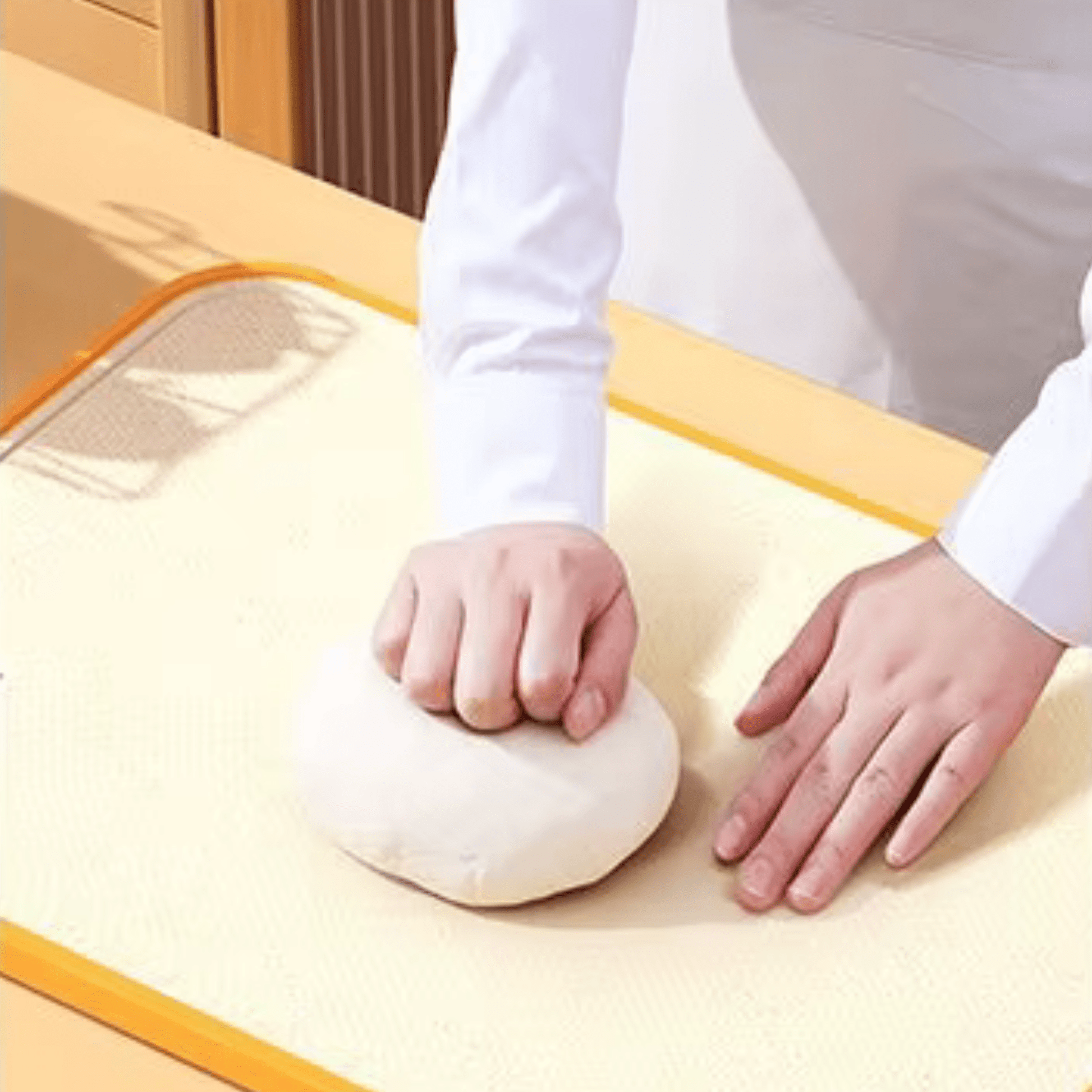 Planche à découper pétrissage de pâte à tarte