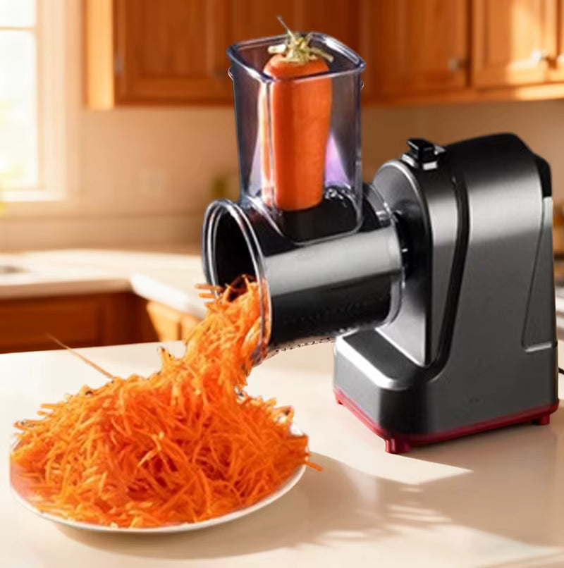 râpe à légumes électrique avec carotte râpée dans assiette