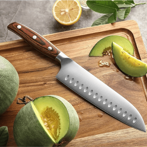 santoku couteau au milieu de courges