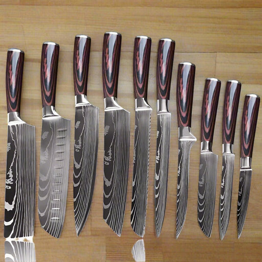 set de couteaux de cuisine avec les dix couteaux en présentation